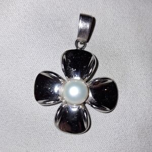 Signed Kagi New Zealand silver Genuine Pearl Stainless Steel Dahlia Pendant